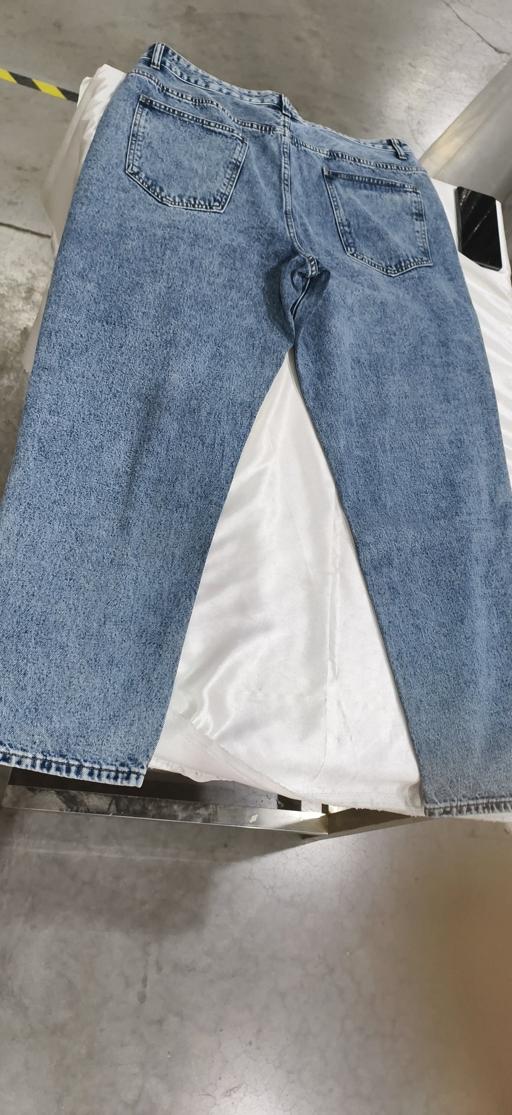 Current Tapered Jeans - waistband detail