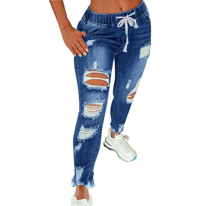Chic Curve-Hugging Ripped Jeans