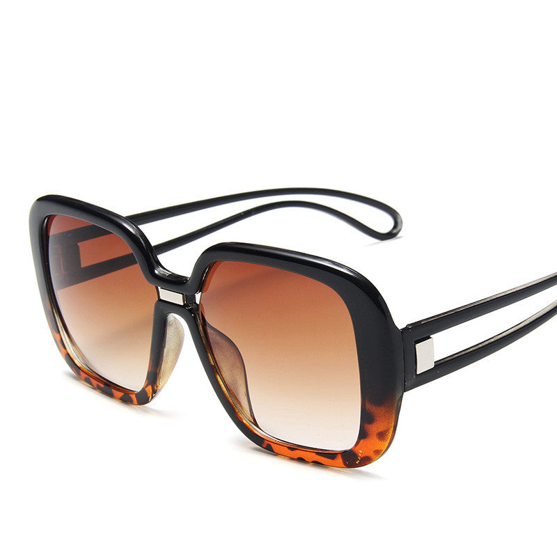 Cascade Gradient Sunglasses, oversized frame — Undefyning Lynes (2 of 6)