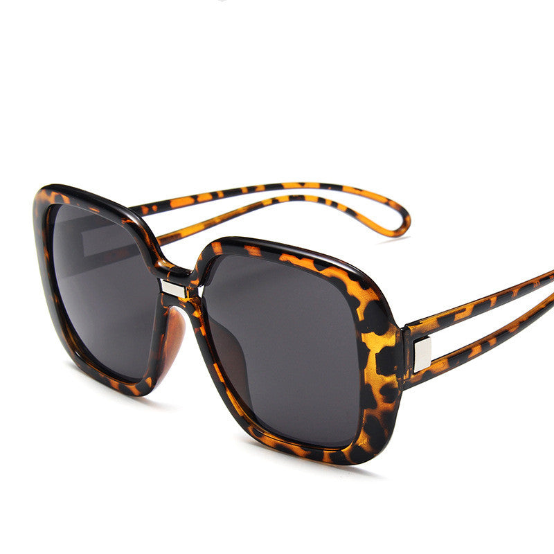 Cascade Gradient Sunglasses, oversized frame — Undefyning Lynes (6 of 6)
