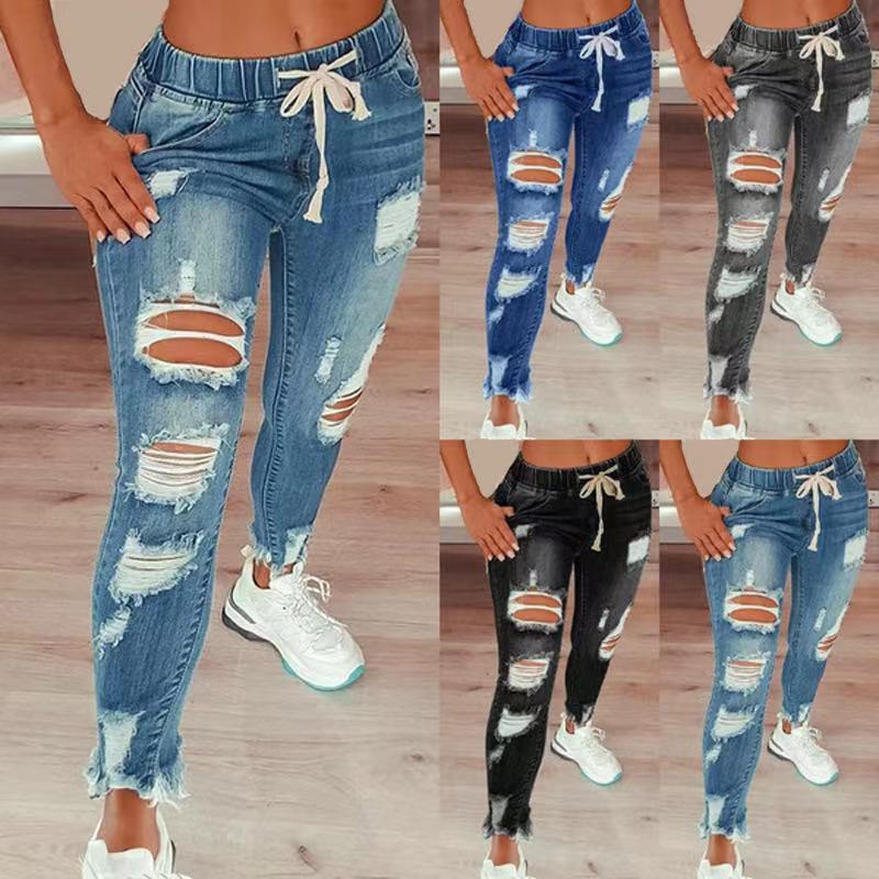Chic Curve-Hugging Ripped Jeans