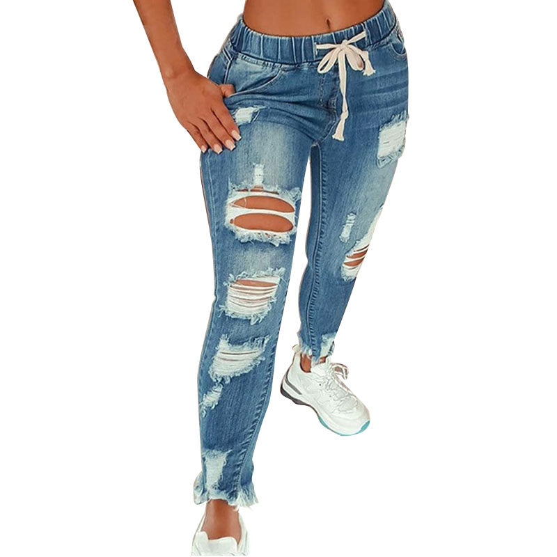 Chic Curve-Hugging Ripped Jeans