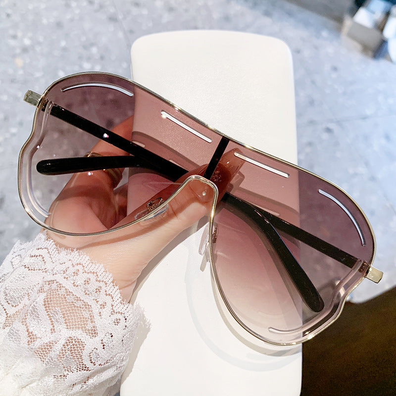 Undefyning Lynes oversized luxe sunglasses with bold frames and dark tinted lenses, offering stylish UV protection.