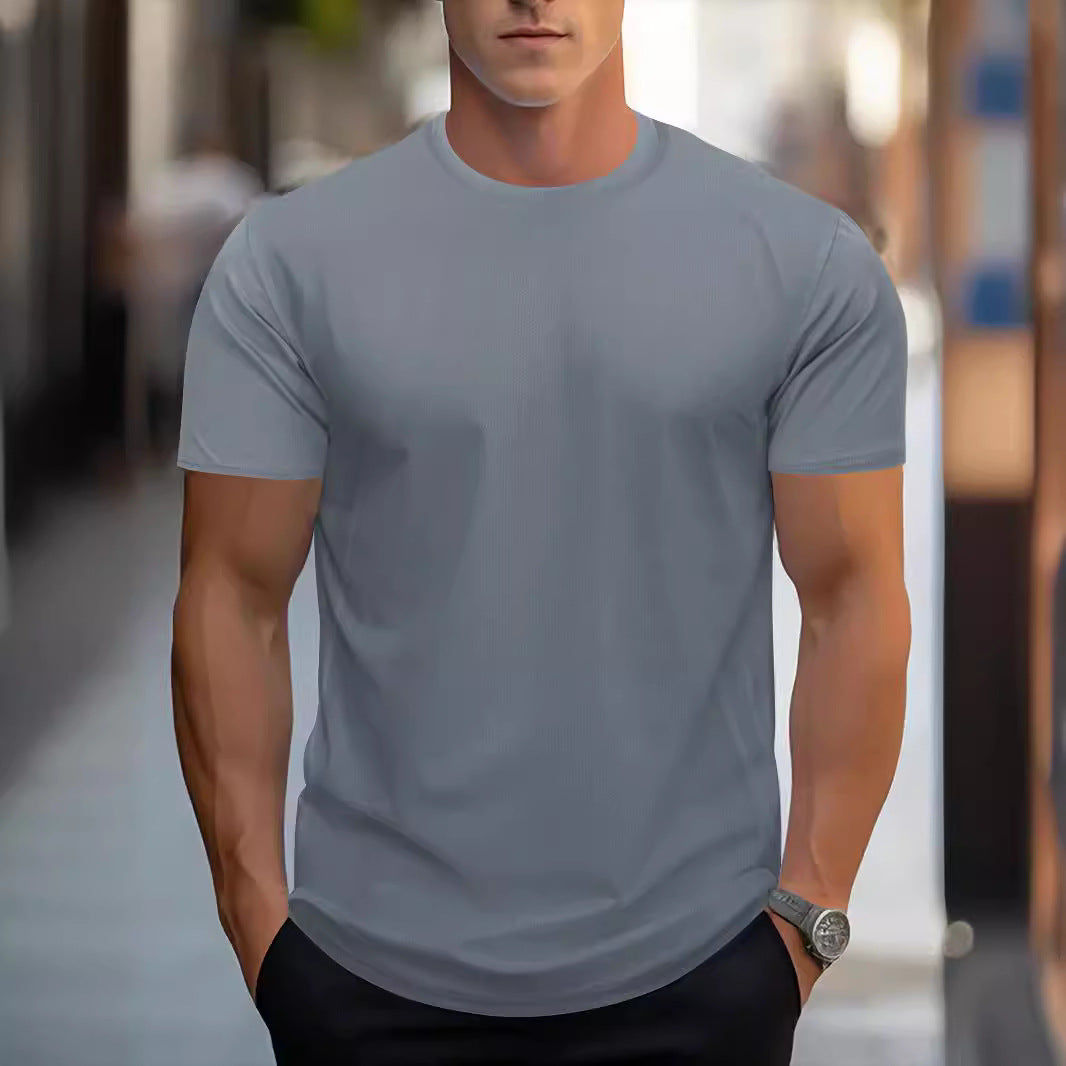 Round neck collar detail on the training tee