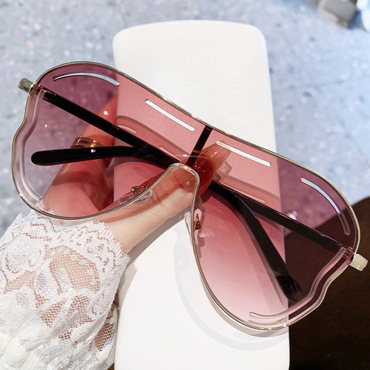 Undefyning Lynes oversized luxe sunglasses with bold frames and dark tinted lenses, offering stylish design and UV protection.