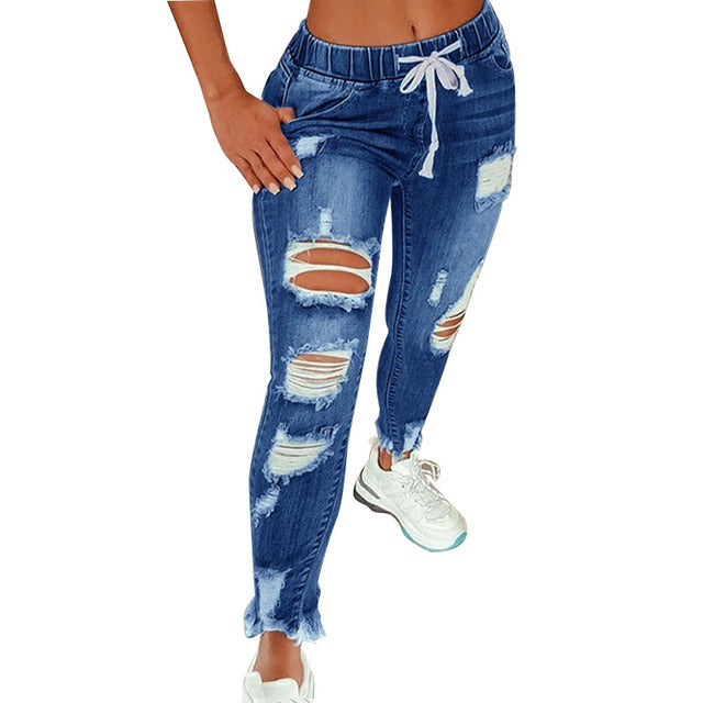 Chic Curve-Hugging Ripped Jeans