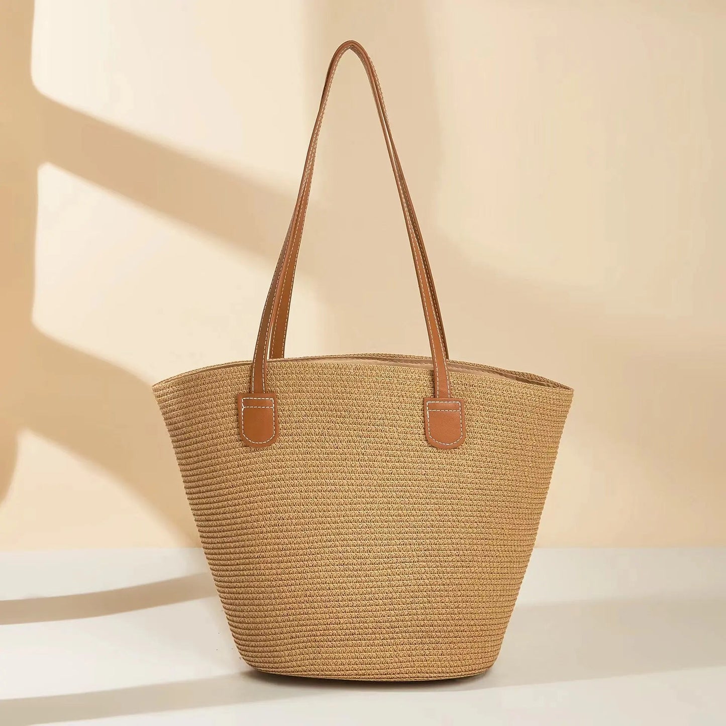 Effortless Chic: The Everyday Straw Tote for Your Coastal-Inspired Wardrobe - Undefyning Lynes